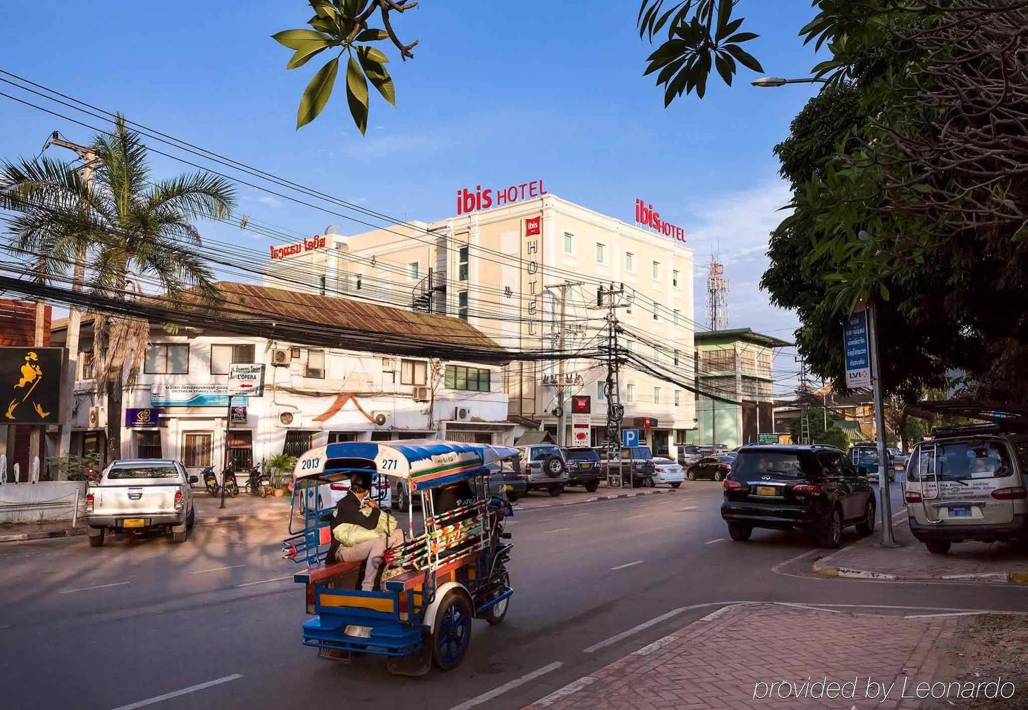 Ibis Vientiane Nam Phu Hotell Exteriör bild