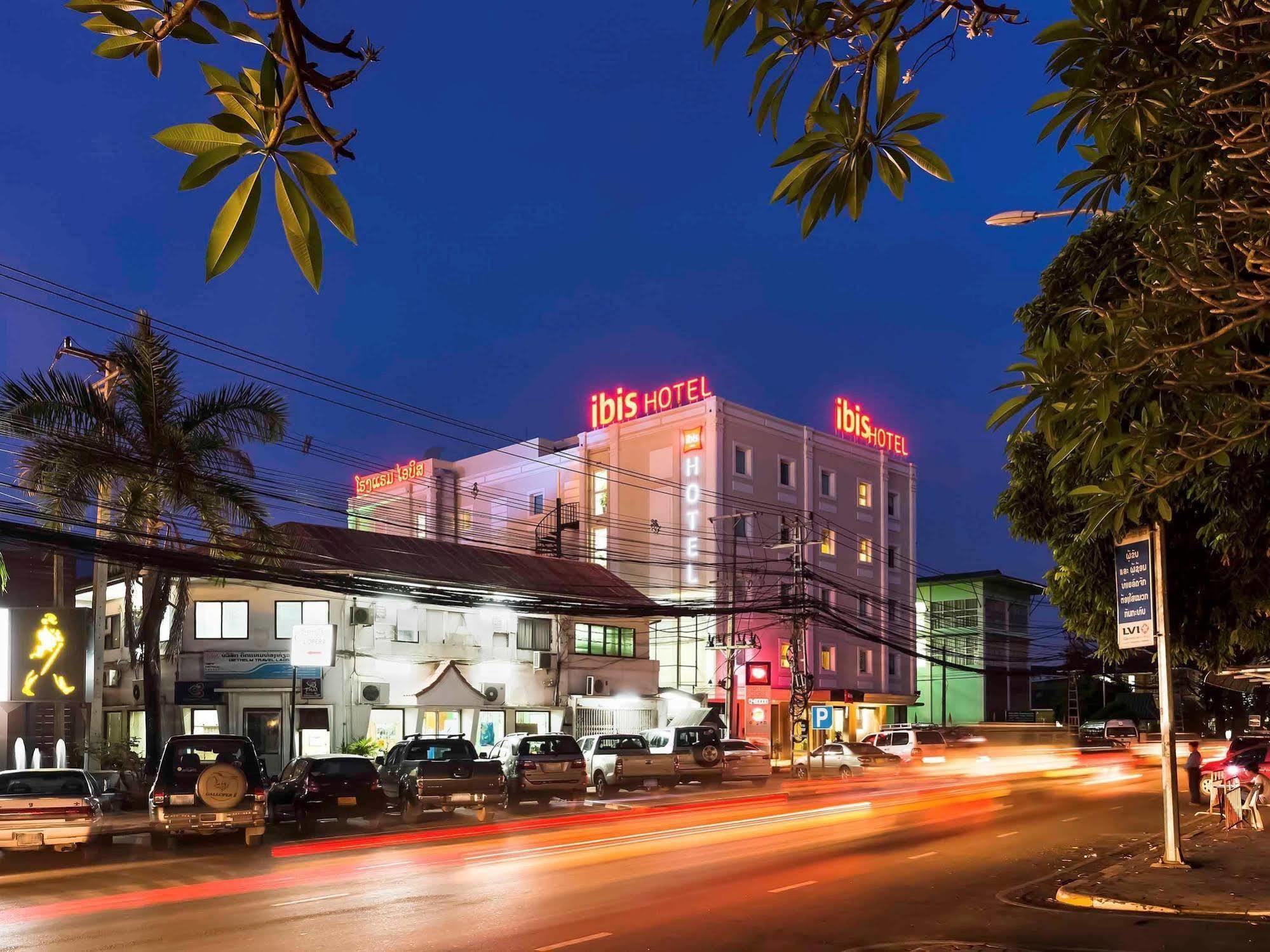 Ibis Vientiane Nam Phu Hotell Exteriör bild